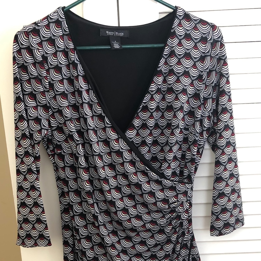 White House Black Market 3/4 Sleeve Size Small Black/Red Print